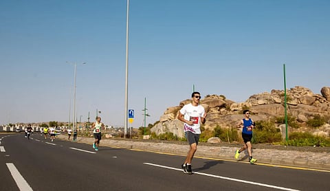 2496 مشاركًا ومشاركة في ماراثون "معالم" بمدينة أبها