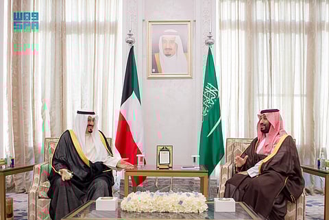 ولي العهد يستعرض مع رئيس الوزراء الكويتي العلاقات التاريخية وأوجه التعاون الثنائي