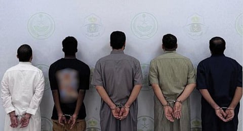 القبض على 4 سوريين ومواطن نشروا إعلانات وهمية لتأجير وحدات سكنية