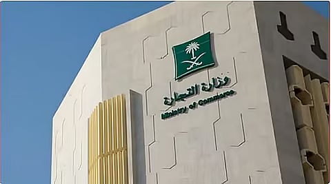 الإطاحة بعمالة تصنع منتجات التبغ في «فيلا» شمال الرياض