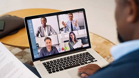 مستشار موارد بشرية يوضح إيجابيات العمل عن بعد وأثره على شكل السوق