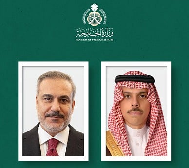 وزير الخارجية يبحث مستجدات قطاع غزة مع نظيره التركي