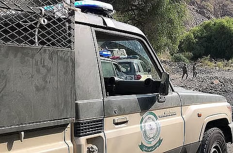 دوريات الأفواج الأمنية بجازان تُحبط تهريب 52 كيلوجرامًا من القات