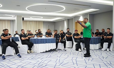 أكثر من 80 حكمًا ومراقبًا ينهون الاستعداد لموسم كرة اليد الجديد