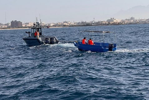 حرس الحدود بالمدينة المنورة ينقذ مواطنين تعطلت واسطتهما البحرية في عرض البحر