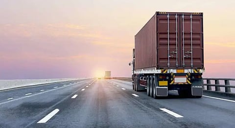 المرور: 5 اشتراطات لسير الشاحنات على الطرق