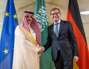 وزير الخارجية يلتقي نظيره الألماني في برلين ويناقشان التطورات في قطاع غزة