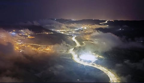 مدن عسير على جبال السروات.. لوحات فنية تكتسي الضباب