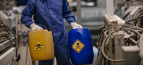 "أم القرى" تنشر نص اللائحة التنفيذية لنظام إدارة المواد الكيميائية