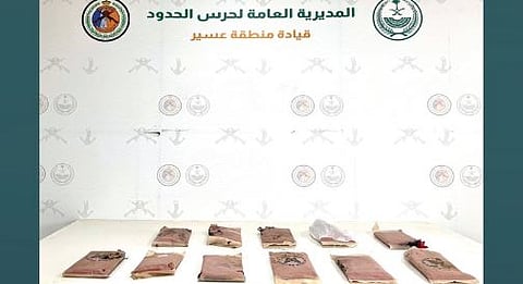 إحباط تهريب 12 كيلوجرامًا من مادة الحشيش بمنطقة عسير