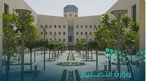 «التعليم» تعلن عقوبات الطلاب حال تهديد المعلمين أو تصويرهم 

