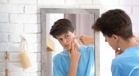 متى تستخدم «إبر تأخير البلوغ»؟.. استشاري يوضح