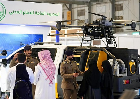 "الدفاع المدني" يشارك في المعرض السعودي للدرون 2025 بالرياض