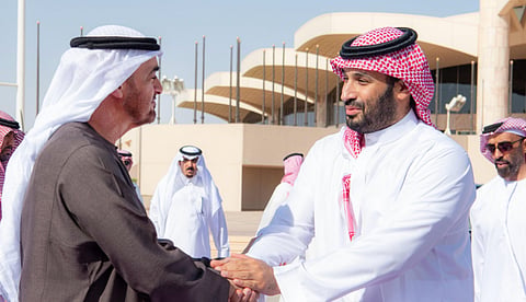 رئيس الإمارات يغادر الرياض وولي العهد في مقدمة مودعيه