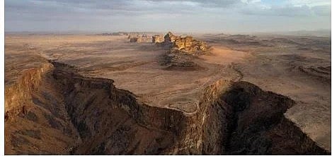 جبال "شقري" بتبوك.. صفحات جيولوجية على أرض المملكة عمرها يتجاوز 542 مليون عام