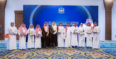 أمير الباحة يكرّم الطلبة الفائزين بجوائز دولية ومحلية