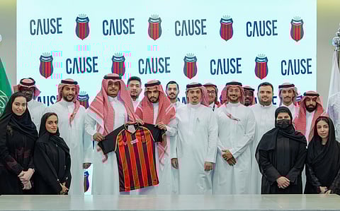 شعار الشركة يزين قميص الفريق.. كوز الإبداعية توقع اتفاقية لرعاية نادي الرياض