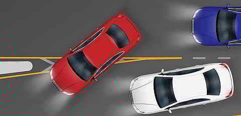 «المرور» تحذر من خطورة عدم الالتزام بالمسارات المحددة على الطريق