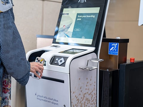 طيران ناس يدشن خدمة الشحن الذاتي للأمتعة في مطار الملك خالد الدولي 