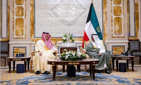 أمير الكويت يستعرض مع وزير الداخلية العلاقات الثنائية والتعاون الأمني القائم بين البلدين