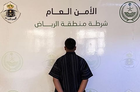 القبض على مواطن ظهر بمحتوى مرئي يطلق النار من سلاح ناري بالرياض