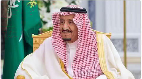 خادم الحرمين الشريفين يمنح 8 مقيمين ميدالية الاستحقاق من الدرجة الثالثة لتبرع كل منهم بدمه 10 مرات