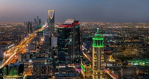 أكاديمي: القطاع المالي من أسرع القطاعات غير النفطية نمواً بالمملكة