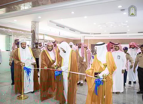 لتوحيد قنوات الخدمة وتسهيل إجراءات المراجعين.. وزير الشؤون الإسلامية يدشّن مكتب الخدمة الشاملة بالمدينة المنورة 