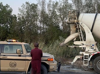 ضبط مقيم باكستاني لتلويثه البيئة بتفريغ مواد خرسانية في منطقة المدينة المنورة