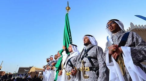 "العرضة السعودية" بحائل.. فن شعبي يجسد تراث الوطن بمناسبة اليوم الوطني الـ 95