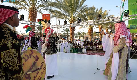 ‏الفنون الشعبية تتصدر احتفالات غرفة الجوف باليوم الوطني