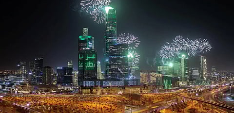 الألعاب النارية تزيّن سماء العاصمة الرياض في اليوم الوطني الـ95
