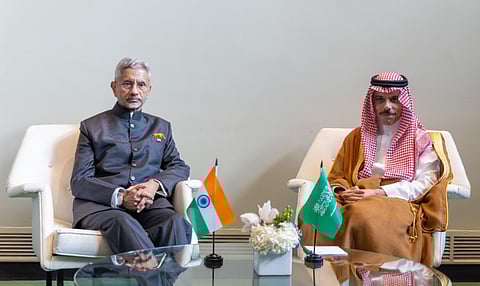  وزير الخارجية ونظيره الهندي يستعرضان العلاقات الثنائية والمستجدات الإقليمية والدولية