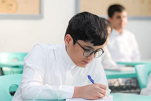 أخصائي: الدروس الخصوصية قد تجعل الطالب اعتماديا ويفقد ثقته بنفسه