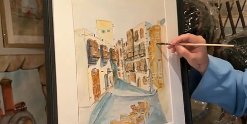 هناء السقاف.. فنانة سعودية توثق التراث بألوان الطبيعة