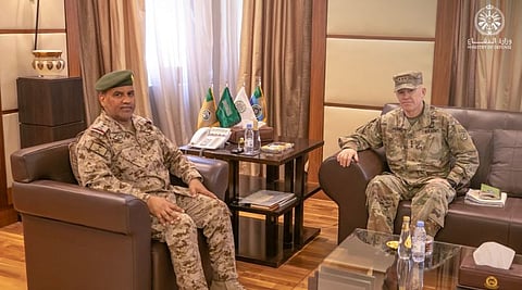 «الجهني» يستعرض مع قائد القيادة المركزية للجيش الأمريكي مجالات التعاون العسكري بين البلدين