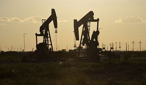 انخفاض أسعار النفط وسط توقعات بزيادة جديدة في إنتاج أوبك+