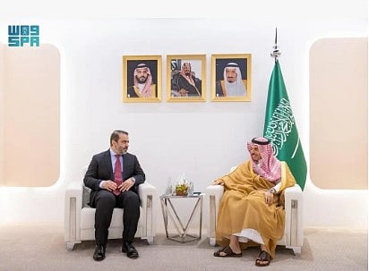 وزير الخارجية يستعرض العلاقات الثنائية مع نظيره السوري