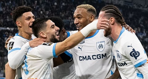أولمبيك مارسيليا يفوز بثلاثية على ميتز ويعتلي صدارة الدوري الفرنسي