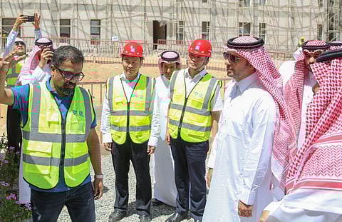 وزير البلديات والإسكان يزور الطائف ويشهد تدشين مشاريع بلدية وتنموية 