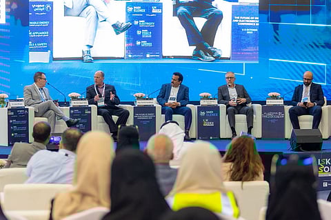 6 جلسات حوارية في اليومين الأول والثاني من معرض ومؤتمر «Saudi Elenex 2025» تبحث مستقبل الطاقة النظيفة وكفاءة المباني الذكية والتقنيات الصناعية المتقدمة