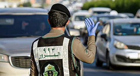 «المرور»: 5 حالات تستوجب الالتزام بأقصى الجانب الأيمن من الطريق