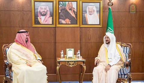 وزير الشؤون الإسلامية يبحث مع «أوقاف طلال» سبل التعاون لتمكين رعاية الأمومة والطفولة