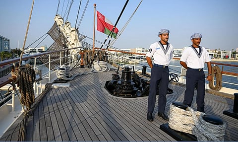 "شباب عُمان الثانية".. سفينة تُبحر بالتراث وتُخرّج جيلًا من البحّارة