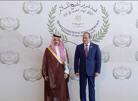 الرئيس المصري يستقبل وزير الخارجية فور وصوله للمشاركة بقمة شرم الشيخ 