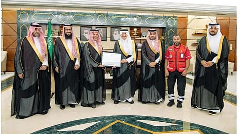 أمير الشرقية يتسلّم شهادة امتثال مشروع «معاذ» خلال استقباله رئيس هيئة الهلال الأحمر