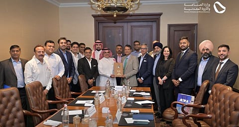 نائب وزير الصناعة يستعرض مع الجانب الهندي فرص الاستثمار المشتركة في صناعة السيارات