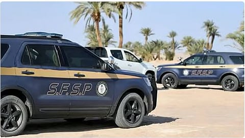 ضبط مخالفين من الجنسية اليمنية لاستغلالهما الرواسب في منطقة تبوك
