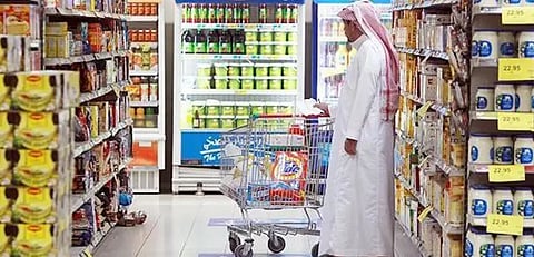 كاتب اقتصادي: تضخم أسعار السلع والخدمات يسير ضمن المسار المتوقع 