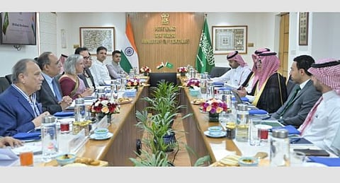 نائب وزير الصناعة يبحث مع الجانب الهندي فرص توطين الصناعات عالية القيمة بالمملكة